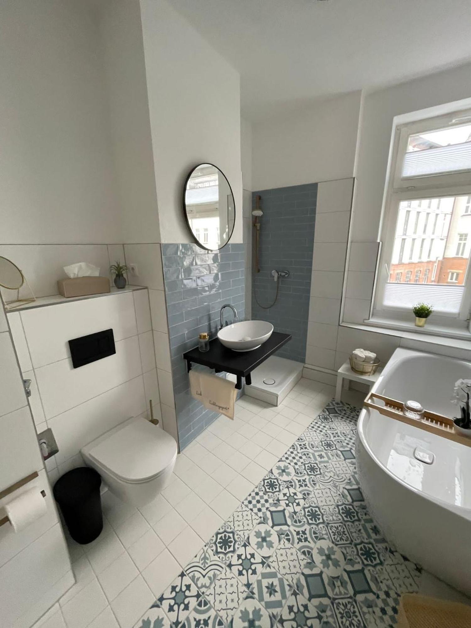 Apartment „krabbennest“ Ruhig Zentral Mit Echtem Jacuzzi-whirlpool Rostock